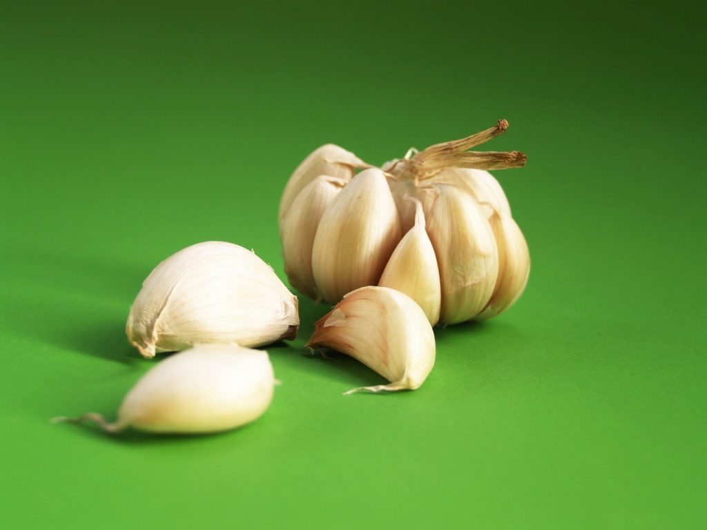 garlic health benefits on the skin